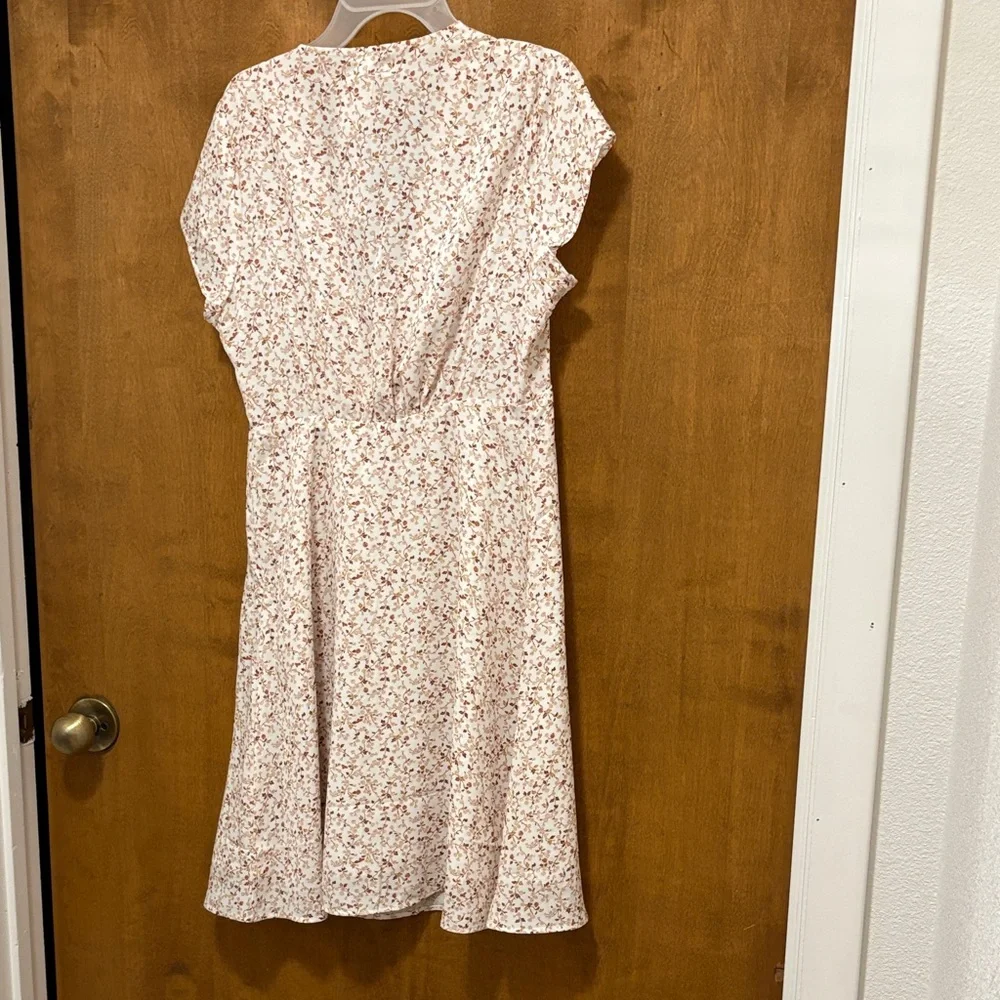 580. Outerknown Floral V-Neck Women’s Dress in Light Pink - Picture 2 of 3